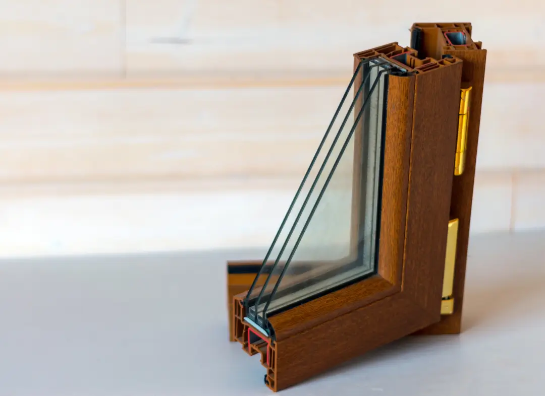 Installation de fenêtre en bois sur mesure La Garde